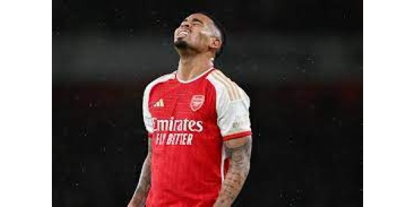 Arsenal led et opprørt 2-0-tap mot West Ham